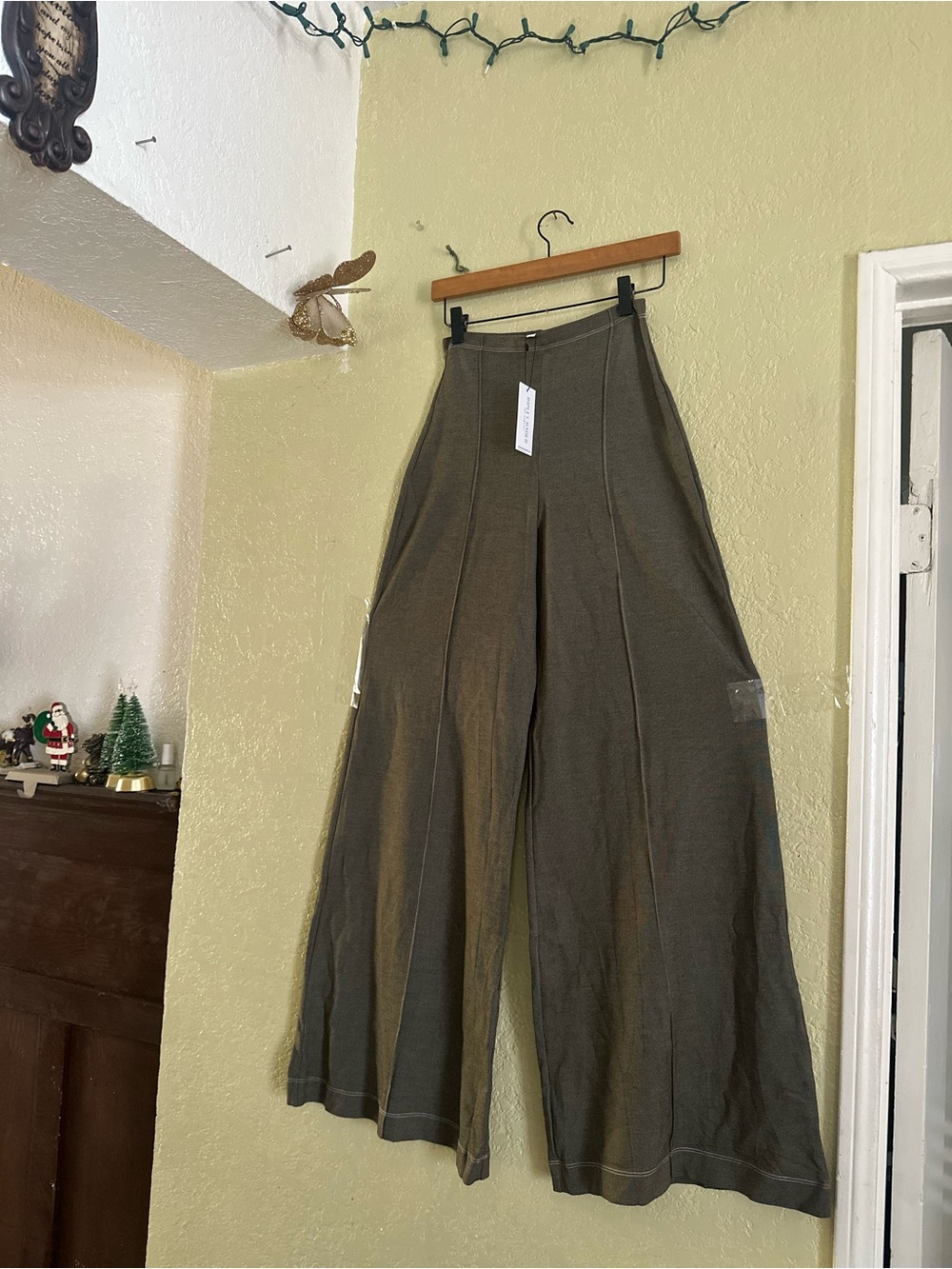 High-Rise Wide Leg Pants in Olive long version
